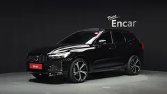 2022 Volvo XC60 B6 R-Design, чёрный — фото 1