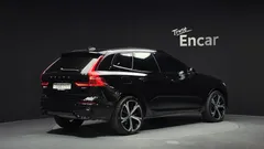2022 Volvo XC60 B6 R-Design, чёрный — фото 2