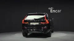 2022 Volvo XC60 B6 R-Design, чёрный — фото 4