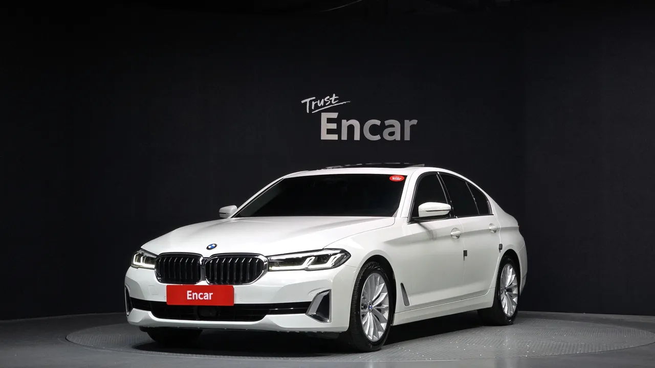 2023 BMW 5-Series 520i Luxury