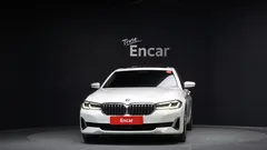 2023 BMW 5-Series 520i Luxury — фото 3