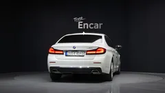 2023 BMW 5-Series 520i Luxury — фото 4