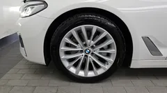 2023 BMW 5-Series 520i Luxury — фото 5