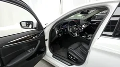 2023 BMW 5-Series 520i Luxury — фото 10
