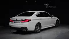 2022 BMW 5-Series 520i M Sport — фото 2