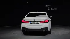2022 BMW 5-Series 520i M Sport — фото 4