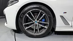 2022 BMW 5-Series 520i M Sport — фото 5