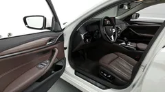 2023 BMW 5-Series 530i Luxury — фото 10