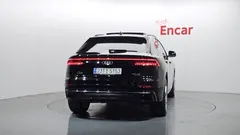 2023 Audi Q8 45 TDI Quattro Premium, чёрный — фото 4
