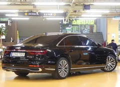 2022 Audi A8 55 TFSI Quattro Premium LWB — фото 2
