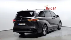 2023 Toyota Sienna 2.5 Hybrid AWD, серый — фото 2
