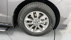2023 Toyota Sienna 2.5 Hybrid AWD, серый — фото 5