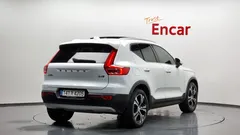 2021 Volvo XC40 B4 Inscription, белый — фото 2