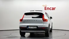 2021 Volvo XC40 B4 Inscription, белый — фото 4