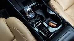 2021 Volvo XC40 B4 Inscription, белый — фото 9