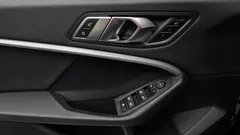 2023 BMW 2-Series 220i Sport, чёрный — фото 18