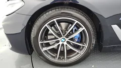 2022 BMW 5-Series 520i M Sport — фото 5
