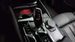 2022 BMW 5-Series 520i M Sport — фото 9