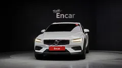 2021 Volvo V60 B5 Pro AWD, белый — фото 3