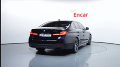 2023 BMW 5-Series 523d M Sport, чёрный — фото 2