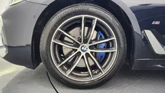 2023 BMW 5-Series 523d M Sport, чёрный — фото 5