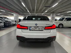 2022 BMW 5-Series 520i M Sport — фото 4