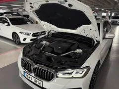 2022 BMW 5-Series 520i M Sport — фото 6