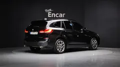 2022 BMW X1 xDrive 20i M Sport — фото 2