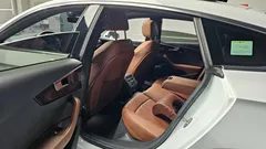 2021 Audi A5 40 TDI Quattro Premium Sportback, белый — фото 11