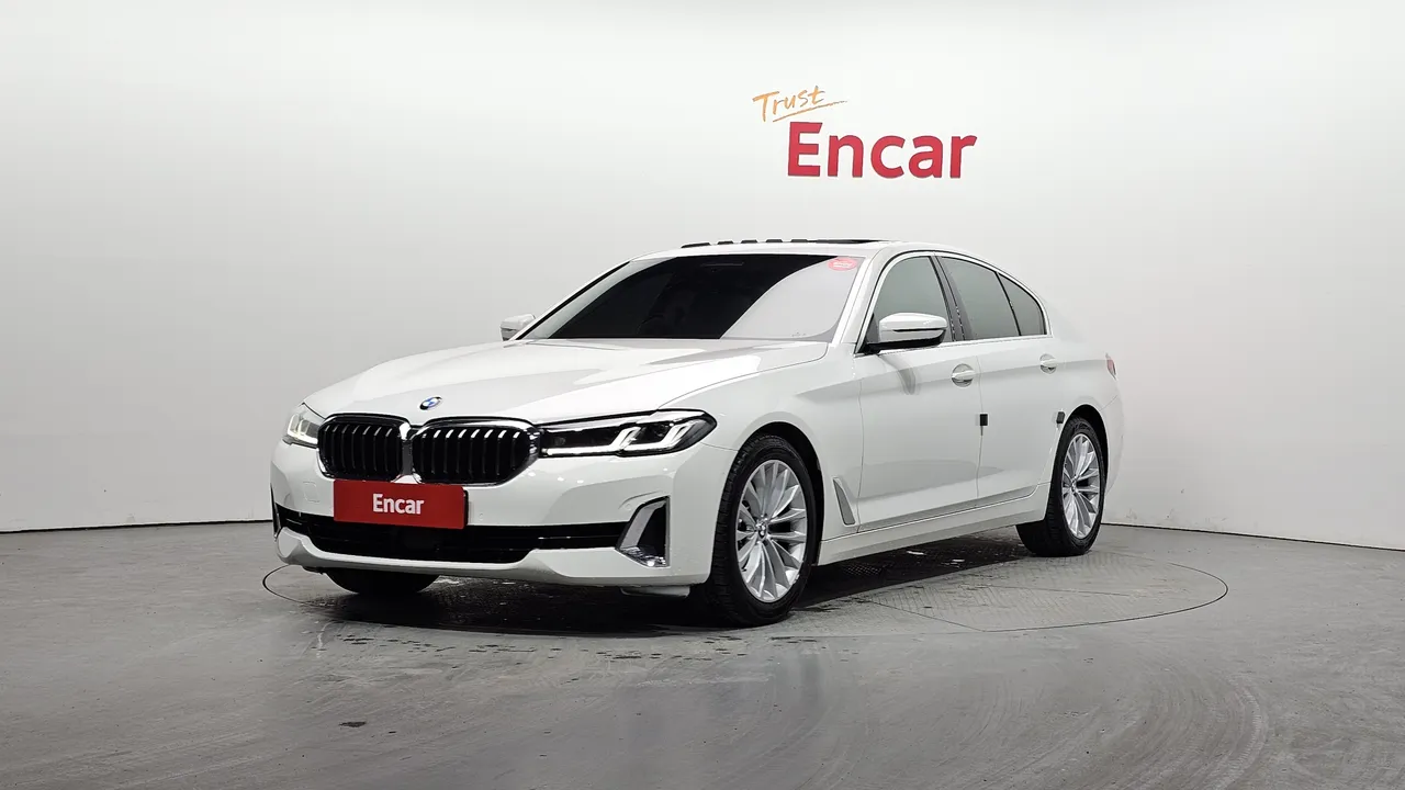 2022 BMW 5-Series 520i Luxury