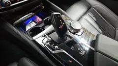 2022 BMW 5-Series 520i Luxury, белый — фото 9