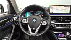2022 BMW 5-Series 520i Luxury, белый — фото 13