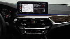 2022 BMW 5-Series 520i Luxury, белый — фото 14