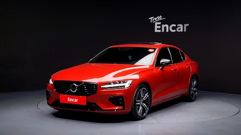 2022 Volvo S60 B5 R-Design