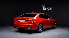 2022 Volvo S60 B5 R-Design — фото 2