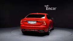 2022 Volvo S60 B5 R-Design — фото 4