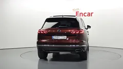 2023 Volkswagen Touareg 3.0 TDI Prestige, красный — фото 4