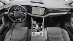 2023 Volkswagen Touareg 3.0 TDI Prestige, красный — фото 7