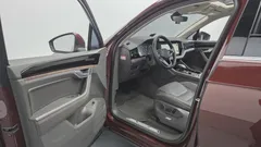 2023 Volkswagen Touareg 3.0 TDI Prestige, красный — фото 10