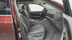 2023 Volkswagen Touareg 3.0 TDI Prestige, красный — фото 11