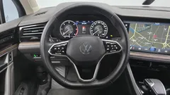 2023 Volkswagen Touareg 3.0 TDI Prestige, красный — фото 13