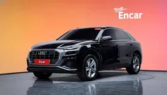 2021 Audi Q8 45 TDI Quattro Premium, чёрный — фото 1