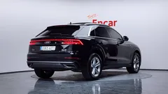 2021 Audi Q8 45 TDI Quattro Premium, чёрный — фото 2