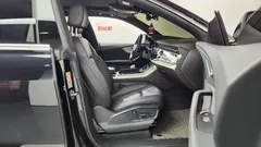 2021 Audi Q8 45 TDI Quattro Premium, чёрный — фото 11