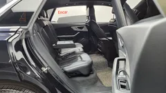 2021 Audi Q8 45 TDI Quattro Premium, чёрный — фото 12
