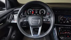 2021 Audi Q8 45 TDI Quattro Premium, чёрный — фото 13