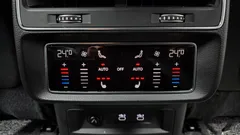 2021 Audi Q8 45 TDI Quattro Premium, чёрный — фото 19