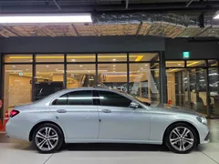 2022 Mercedes-Benz E-Class E350 4MATIC Avantgarde — фото 3
