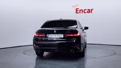 2022 BMW 3-Series 320i Luxury — фото 4