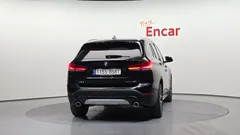 2021 BMW X1 xDrive 20i xLine, чёрный — фото 4